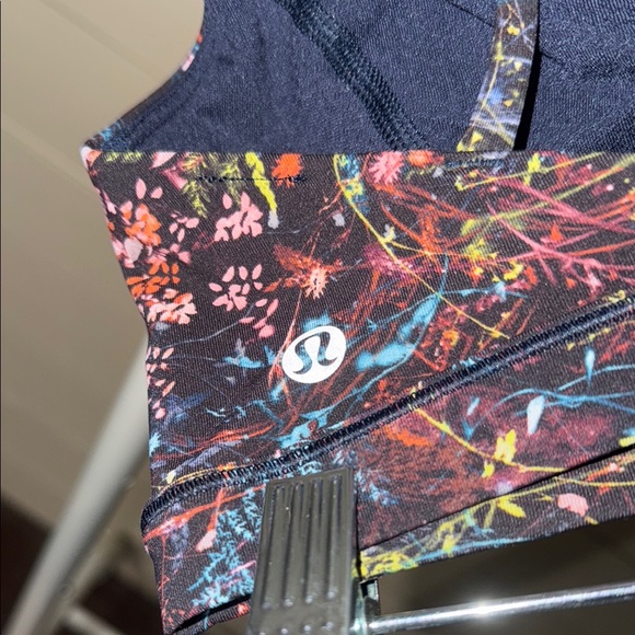 Colorful Patterned sports bra - Picture 2 of 4